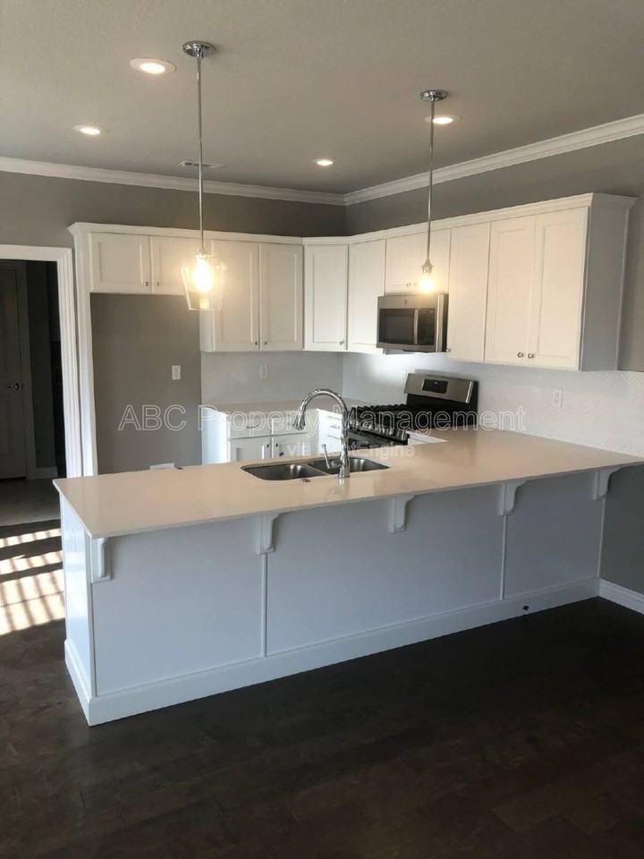 1316 Fifth Ave - Photo 2 of 10