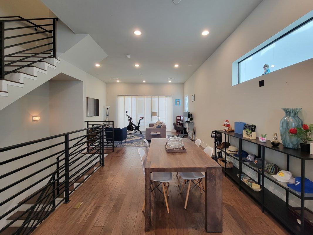5709 Larkin St