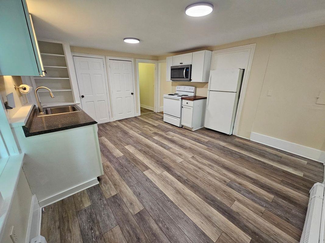 414 N State St ##1/2 - Photo 4 of 10