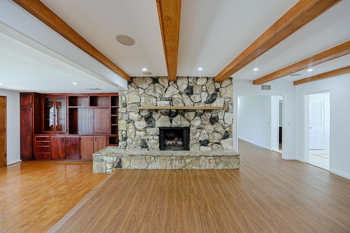 1200 W Rowan St - Photo 4 of 5