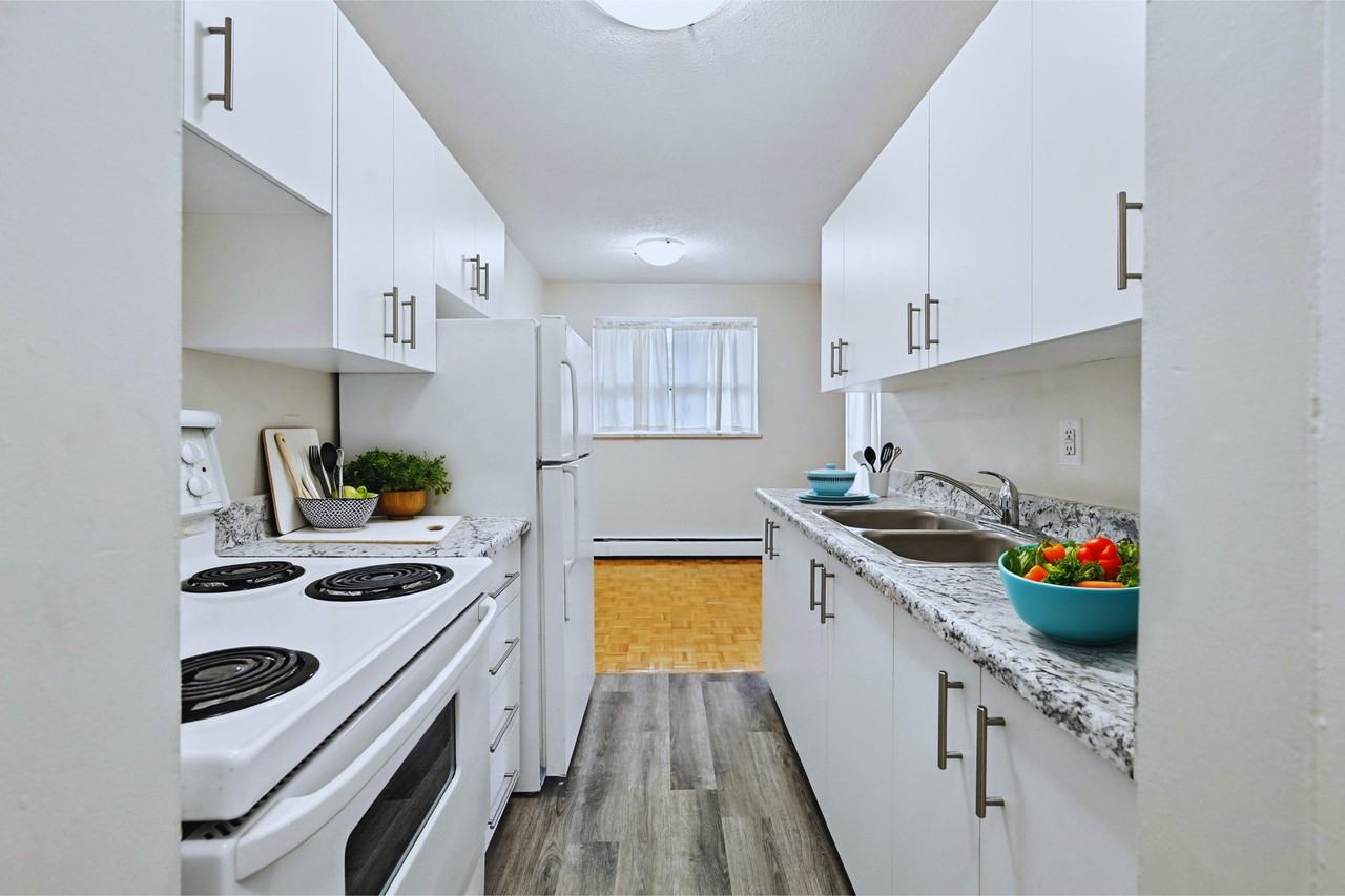 Centennial Court Apartments - Photo 6 of 34