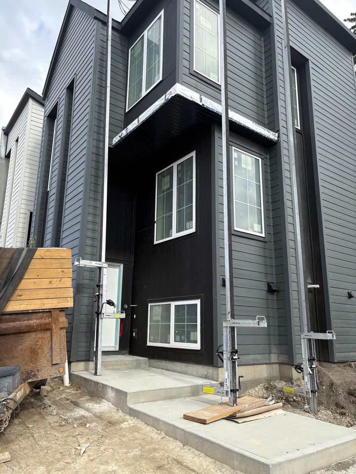 2702 25 Ave Sw - Photo 4 of 24