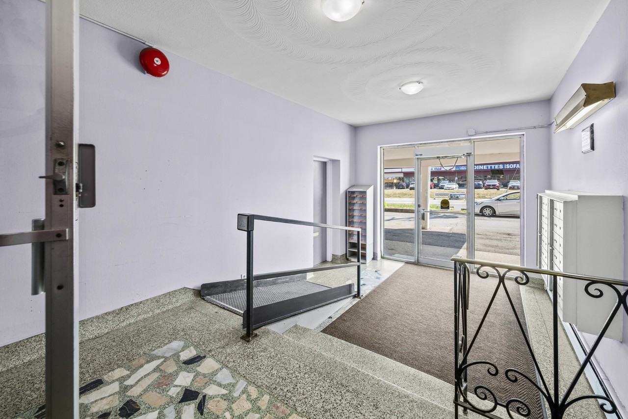Queenston Apartments - Photo 3 of 17
