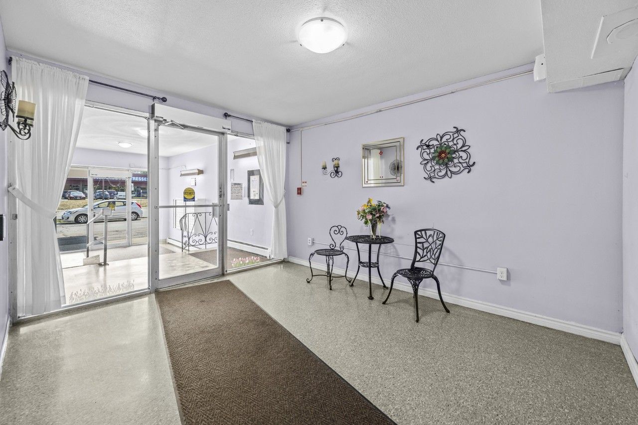 Queenston Apartments - Photo 4 of 17