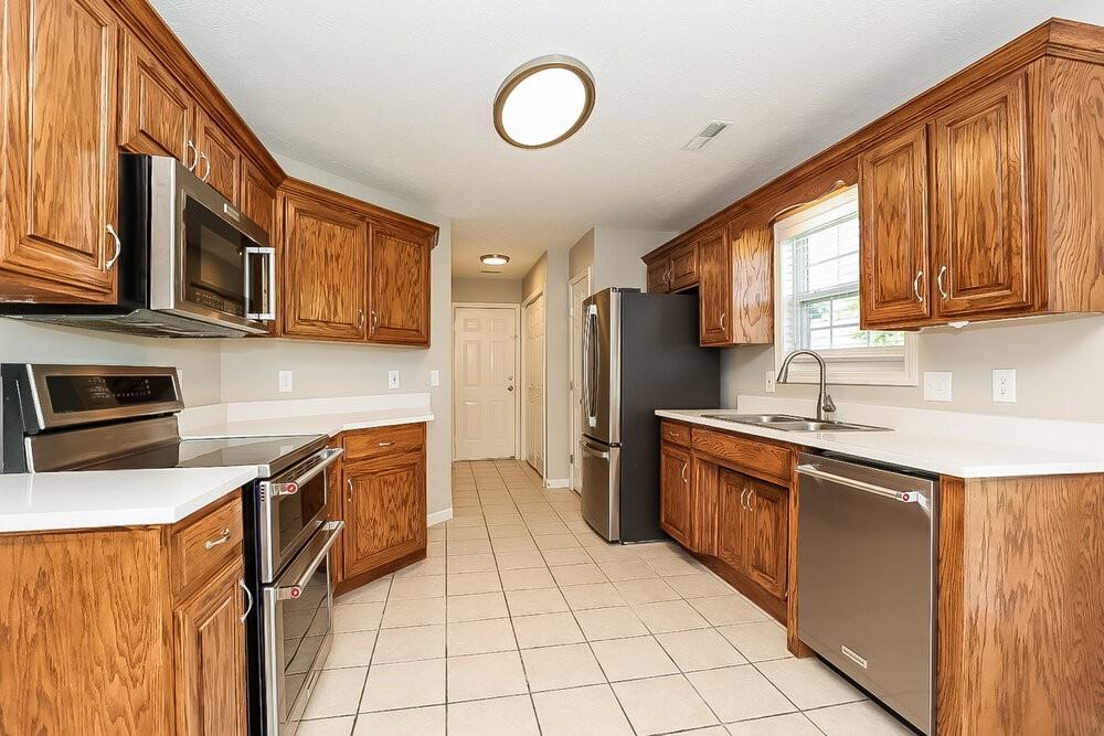 9109 Eddystone Ct - Photo 6 of 16