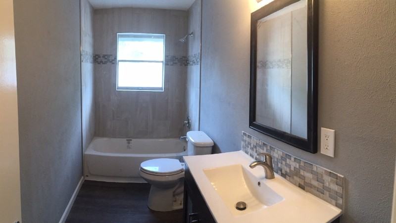 1527 Hillside Dr - Photo 2 of 9