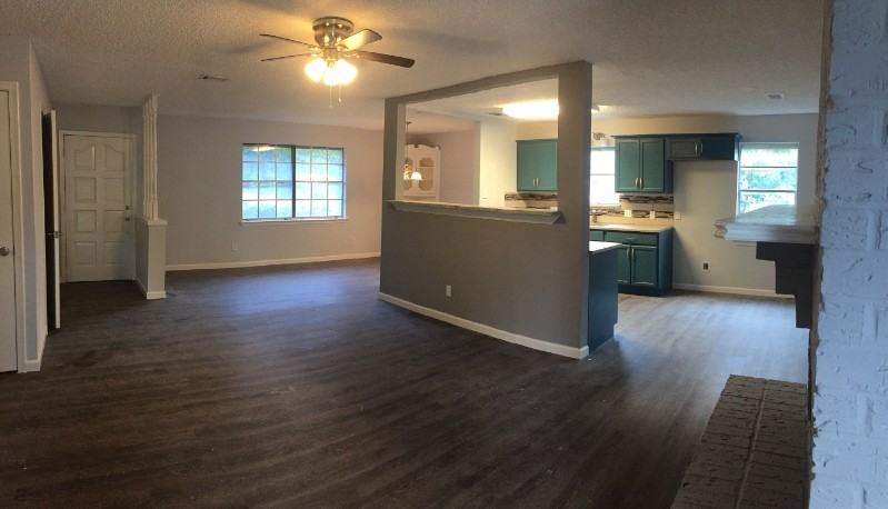 1527 Hillside Dr - Photo 3 of 9