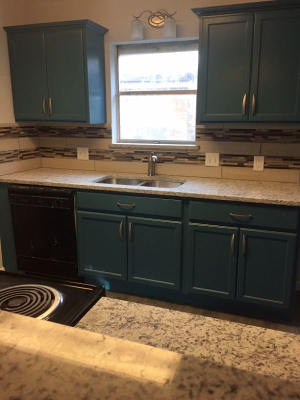 1527 Hillside Dr - Photo 4 of 9