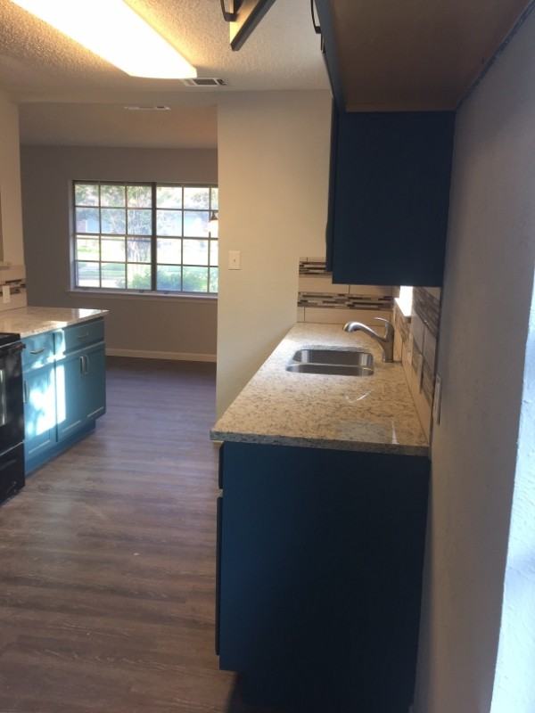 1527 Hillside Dr - Photo 6 of 9
