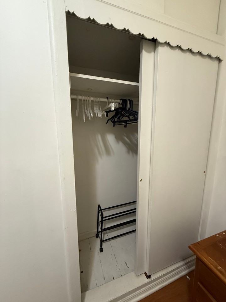 154 Van Reipen Ave - Photo 2 of 5