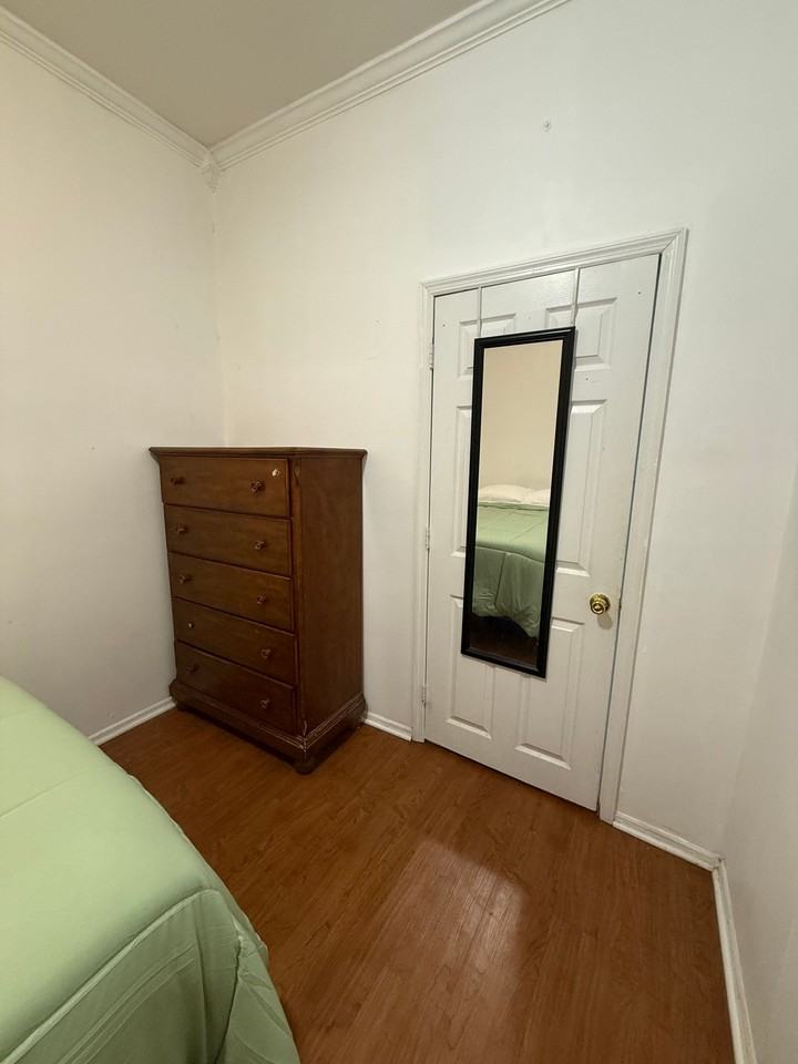154 Van Reipen Ave - Photo 3 of 5