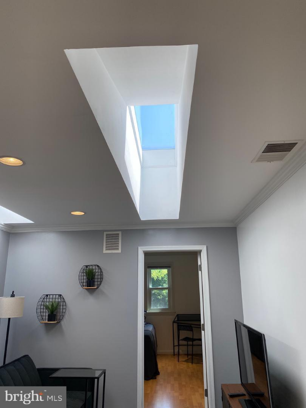 617 N Henry St - Photo 5 of 15