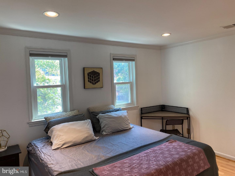 617 N Henry St - Photo 7 of 15