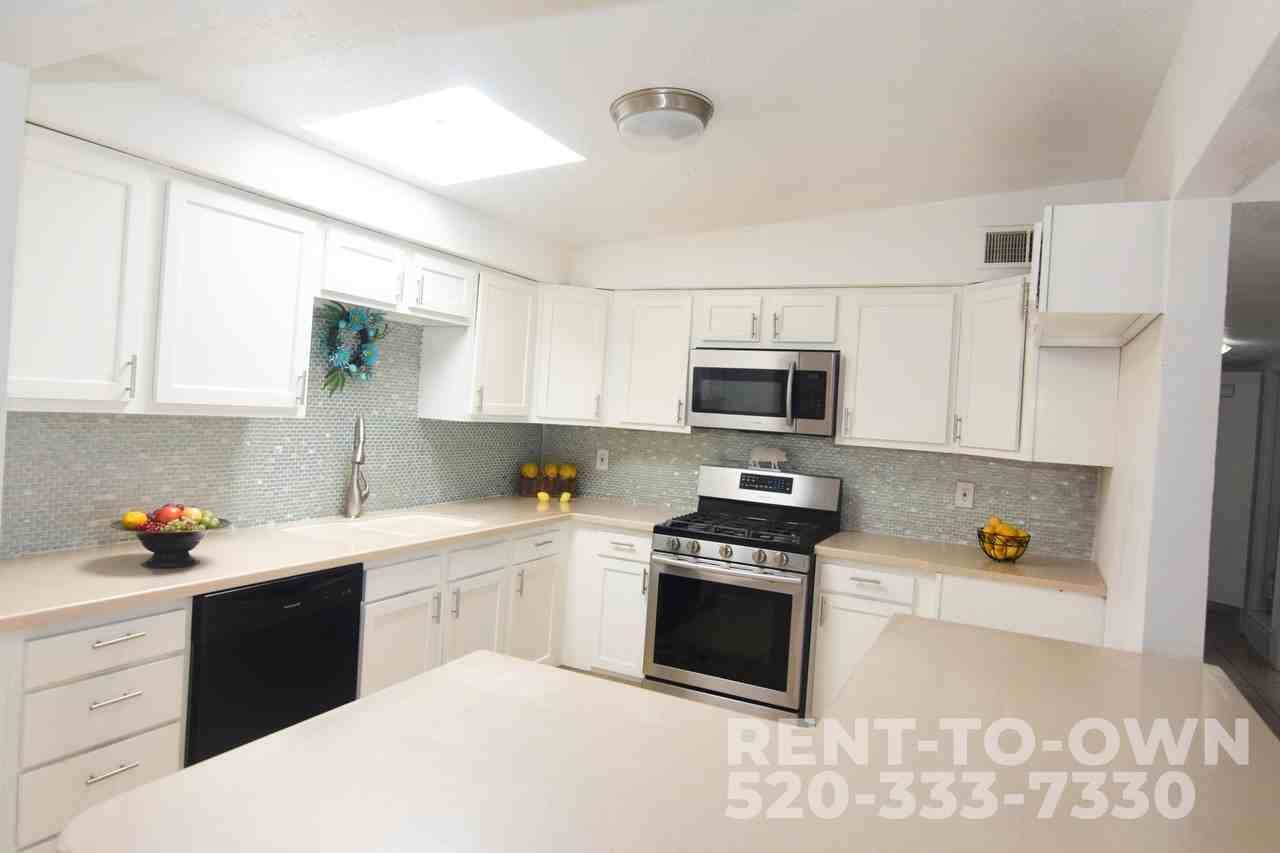 941 S Baylor Dr - Photo 4 of 14