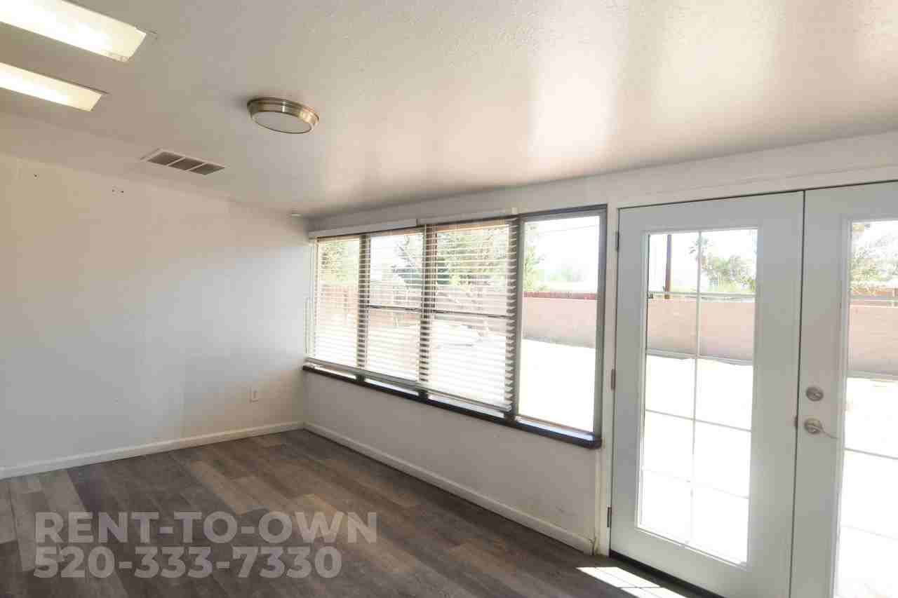 941 S Baylor Dr - Photo 6 of 14