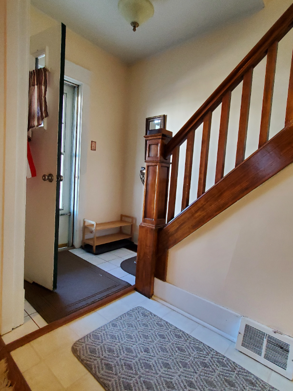 320 Knox Ave - Photo 7 of 17