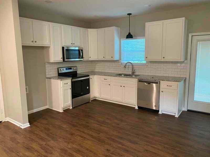 324 Gifford - Photo 2 of 8