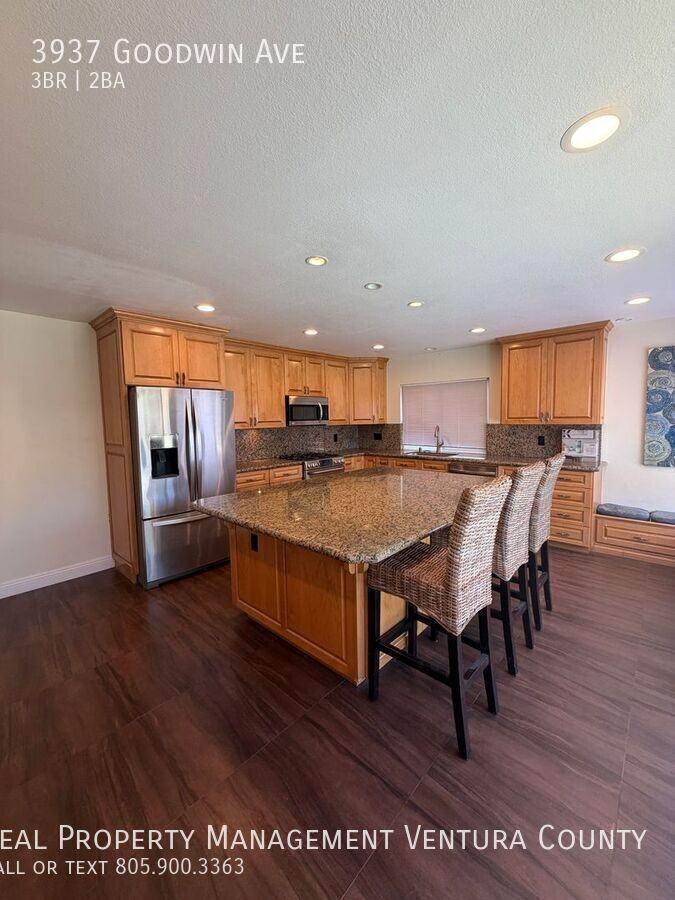 3937 Goodwin Ave - Photo 2 of 13