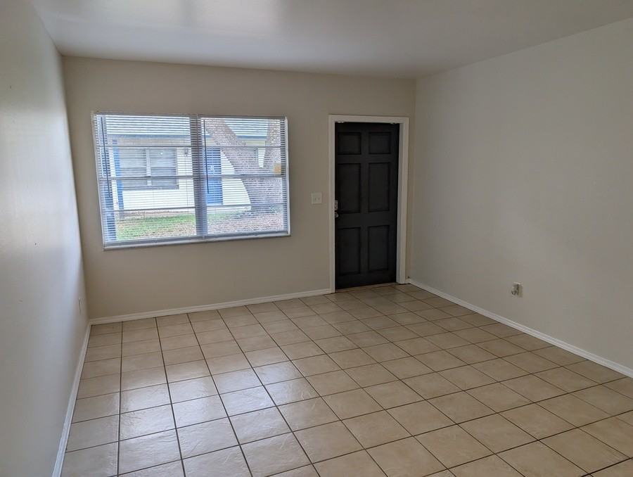 124 S Montclair Ave Apt S #124S - Photo 2 of 7