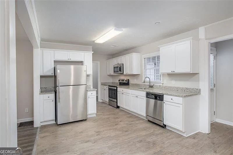 3005 Hidden Dr - Photo 4 of 12