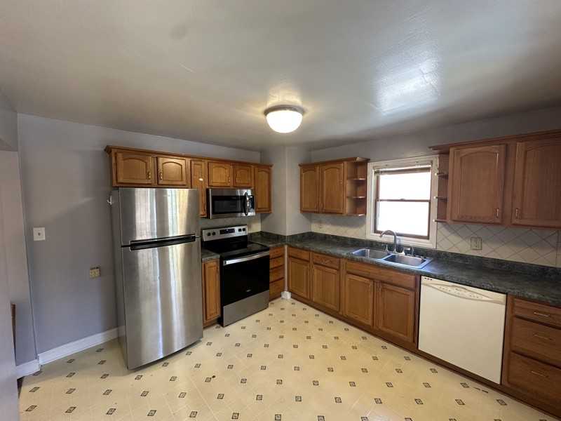 2521 Chatham St Nw - Photo 7 of 37