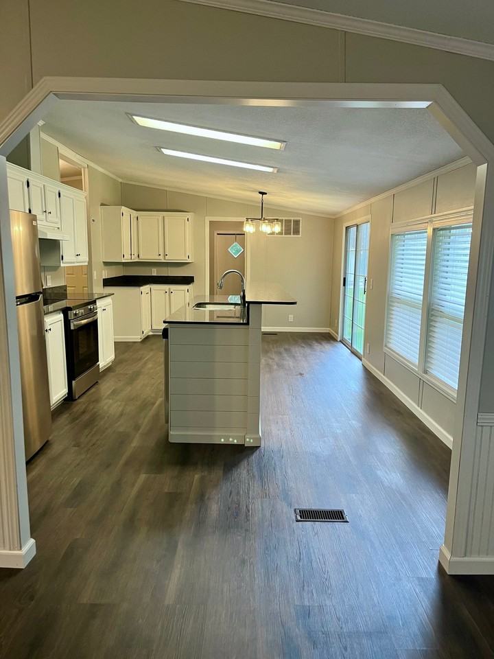 576 Carter Rd - Photo 3 of 14