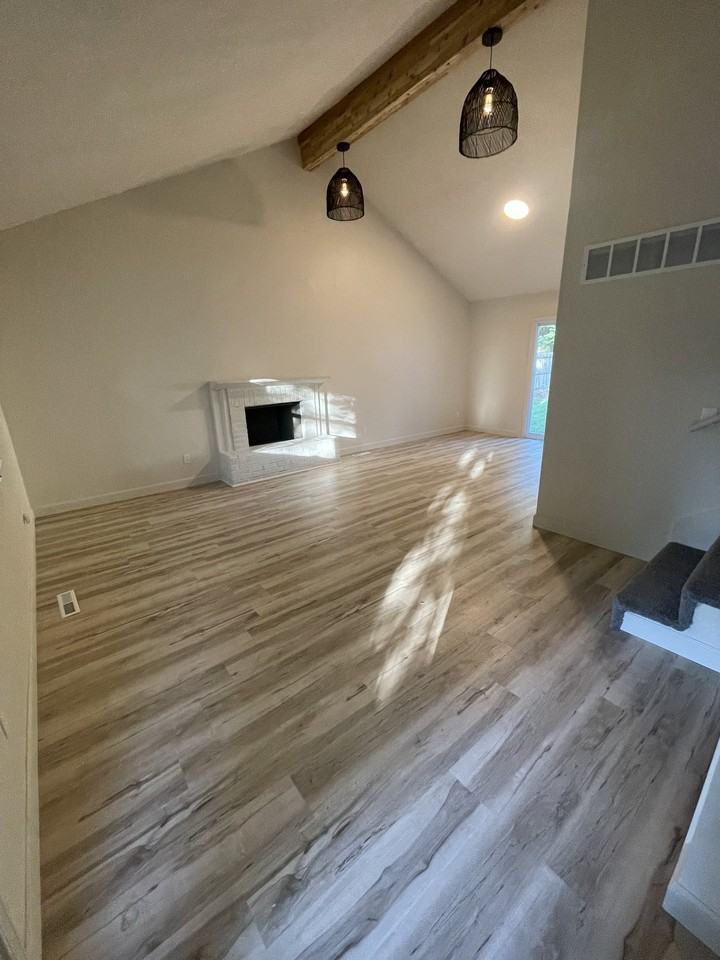 1207 Geneva St - Photo 3 of 19