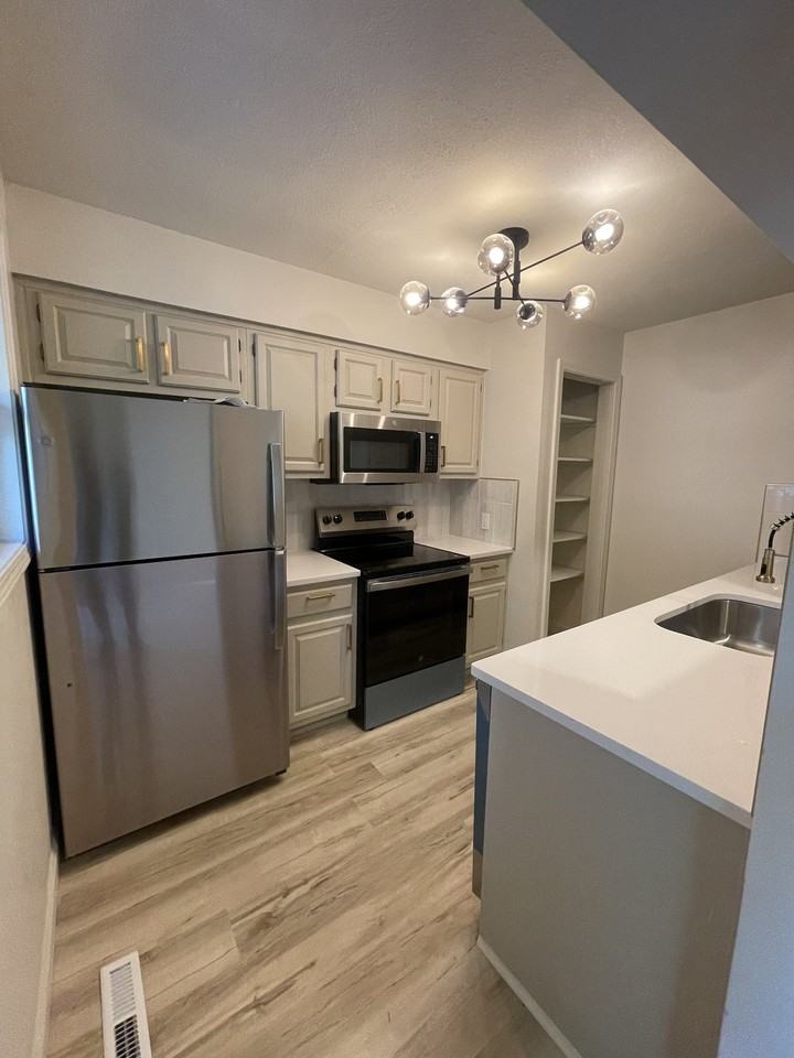 1207 Geneva St - Photo 6 of 19