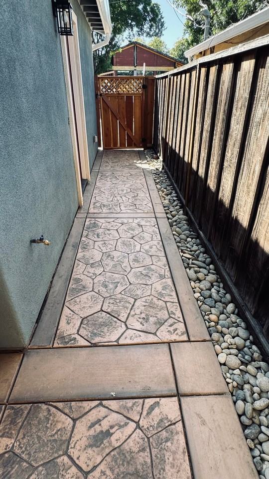 281 Oak St - Photo 4 of 20