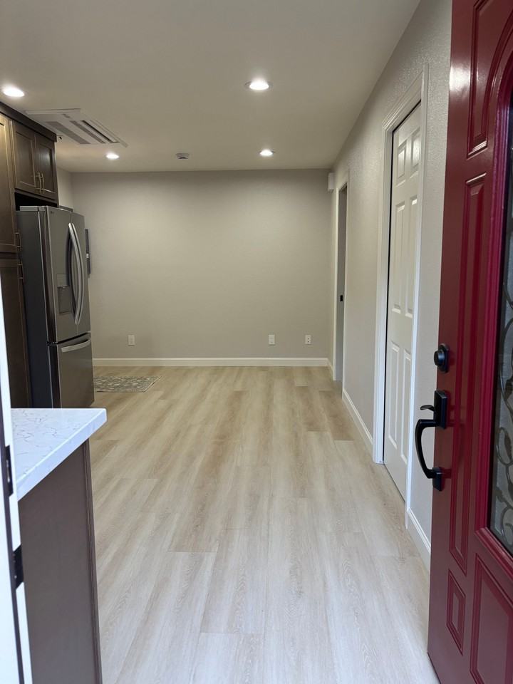 281 Oak St - Photo 7 of 20