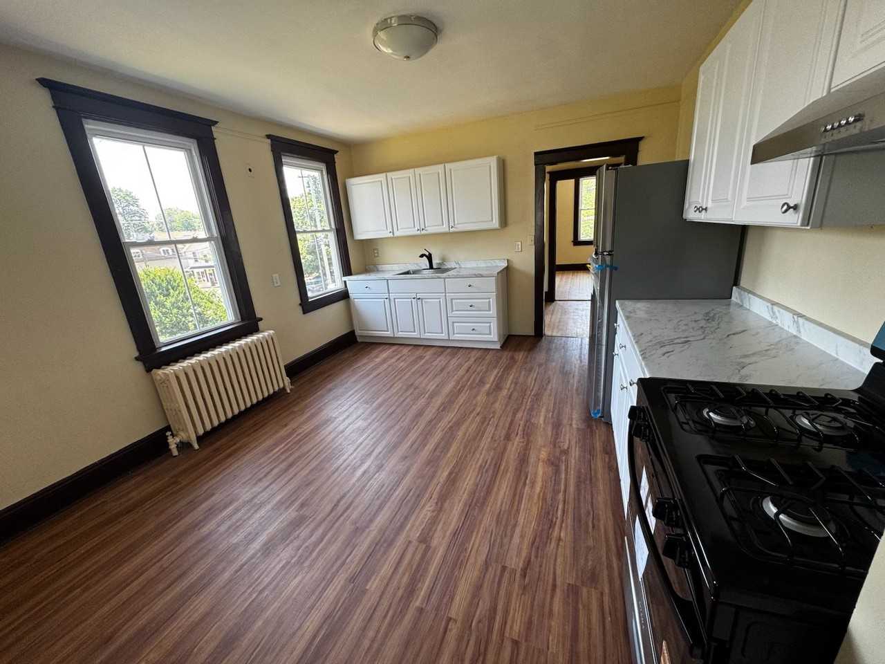 226 Glen Cove Ave #2 - Photo 3 of 15