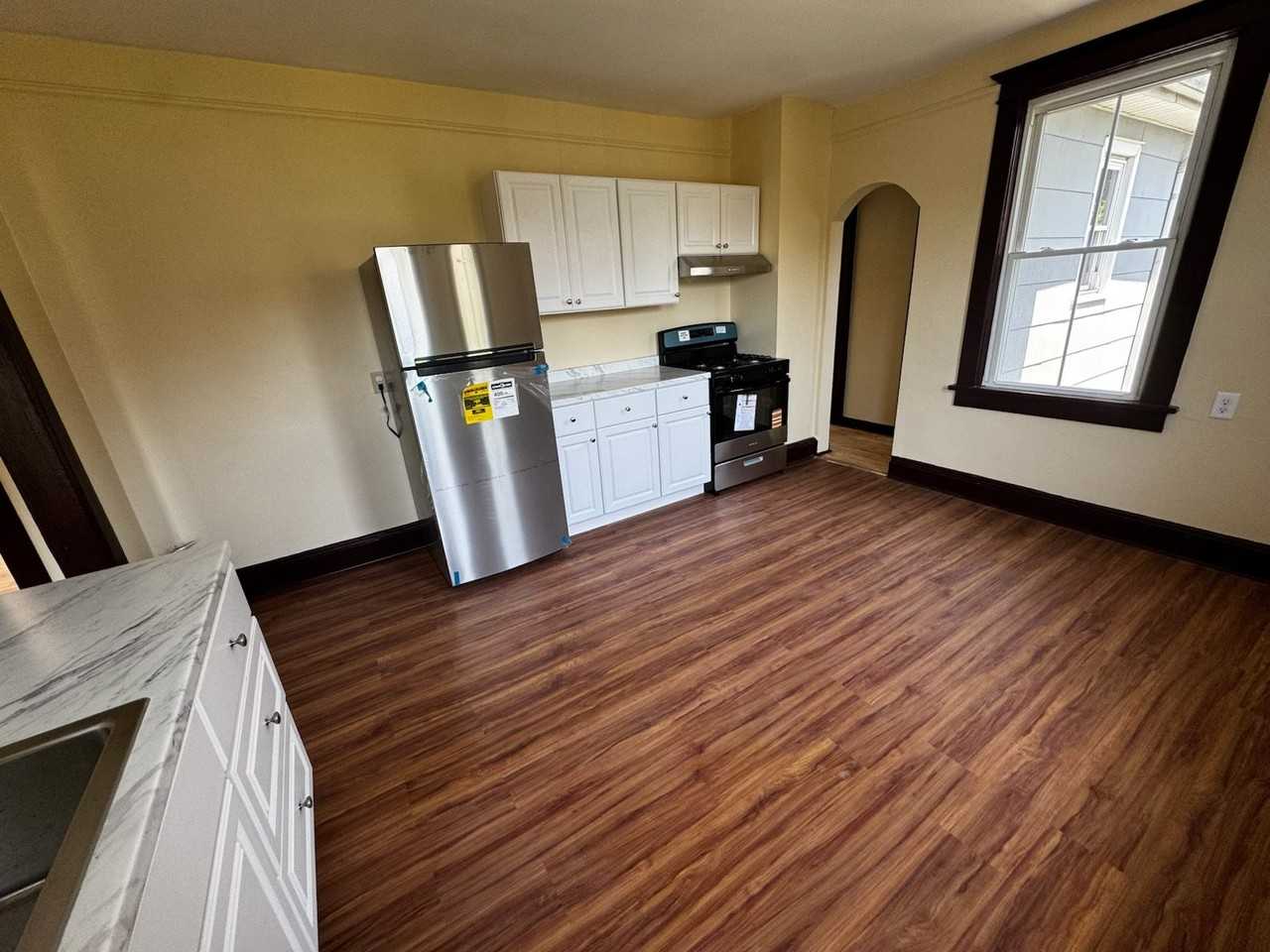 226 Glen Cove Ave #2 - Photo 5 of 15