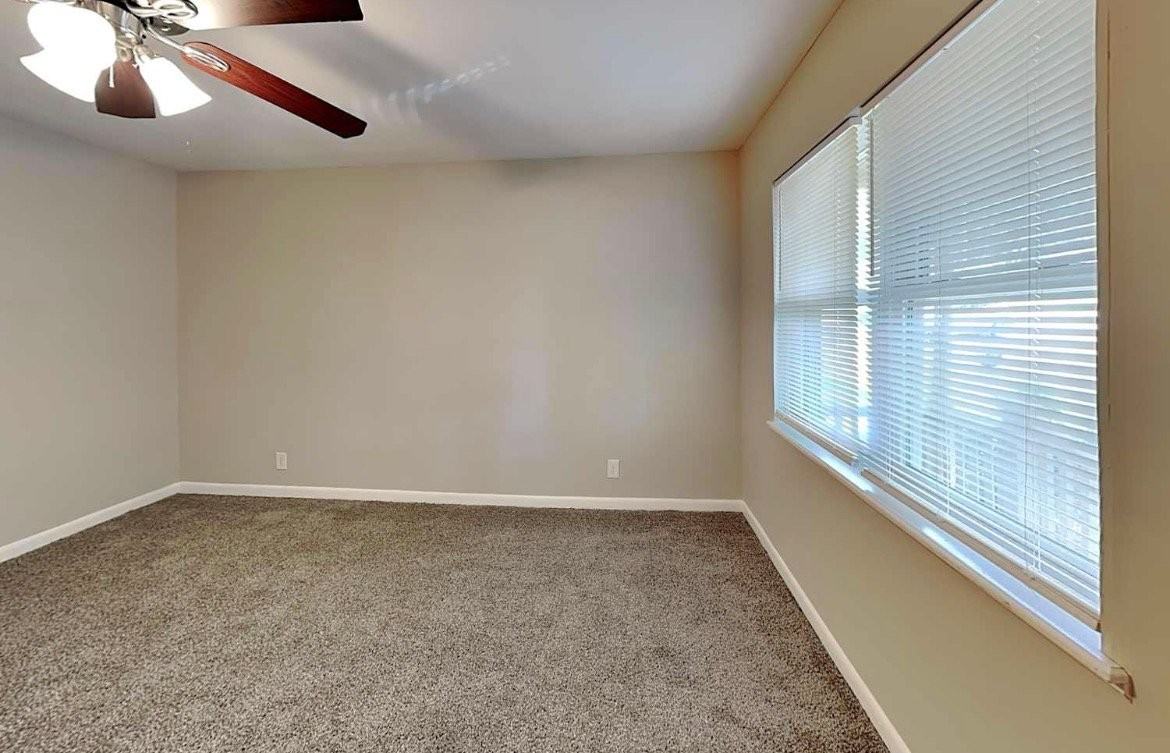 261 Howell Ter Sw - Photo 3 of 8