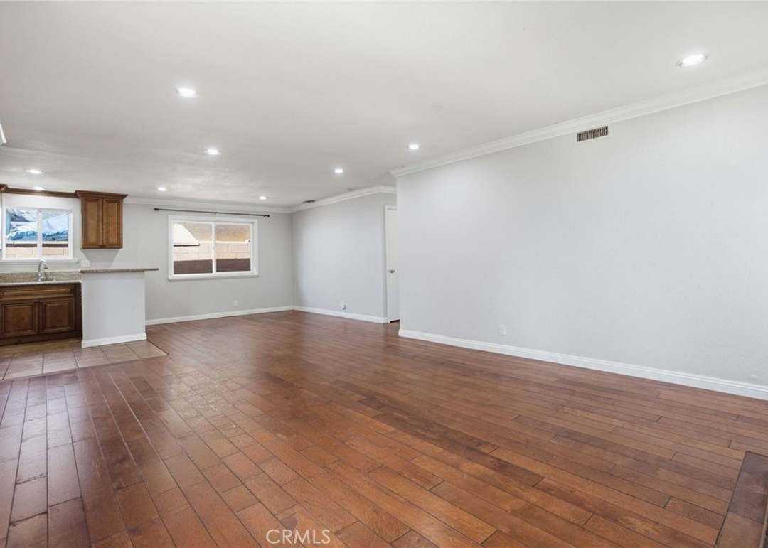 2080 Cedar St - Photo 3 of 18