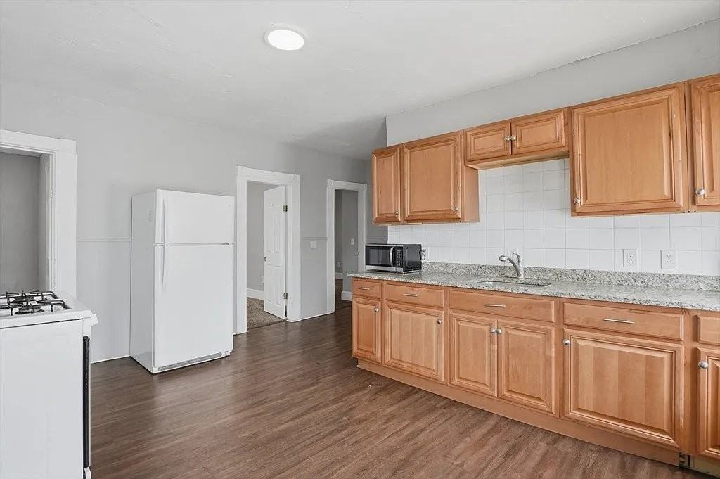 31 Aetna St #3 - Photo 2 of 17