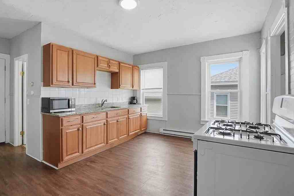 31 Aetna St #3 - Photo 3 of 17