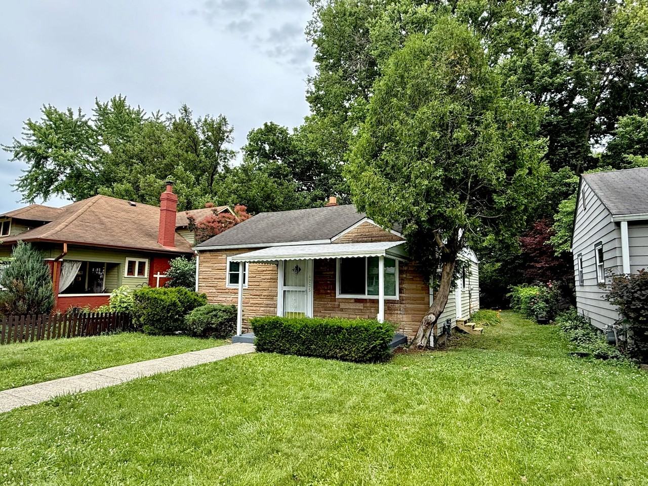 4235 Rookwood Ave - Photo 2 of 17