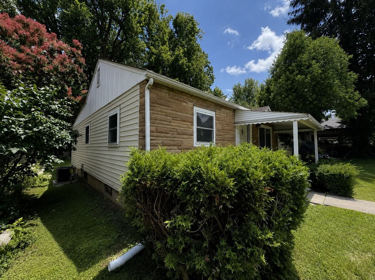 4235 Rookwood Ave - Photo 3 of 17