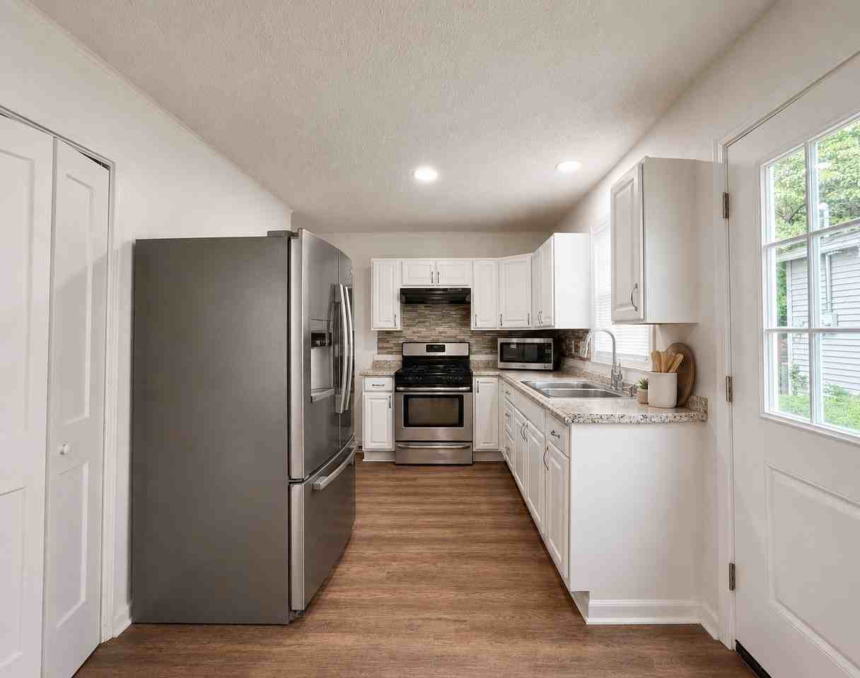 4235 Rookwood Ave - Photo 6 of 17