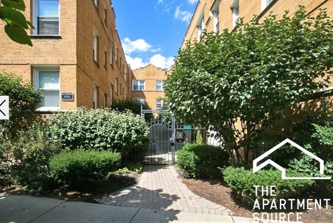 636 W Roscoe St #3N - Photo 2 of 6