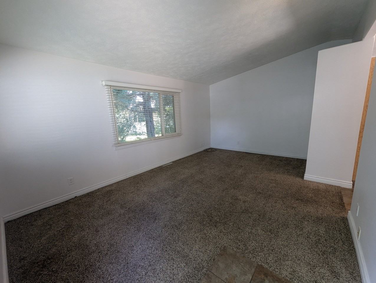 2566 S.W. - Photo 2 of 15