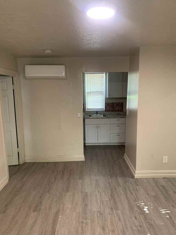614 E St #3 - Photo 2 of 7