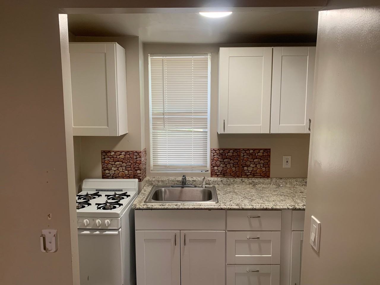 614 E St #3 - Photo 4 of 7