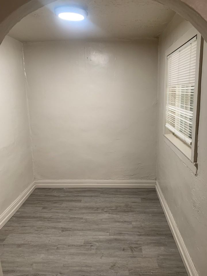 614 E St #3 - Photo 7 of 7