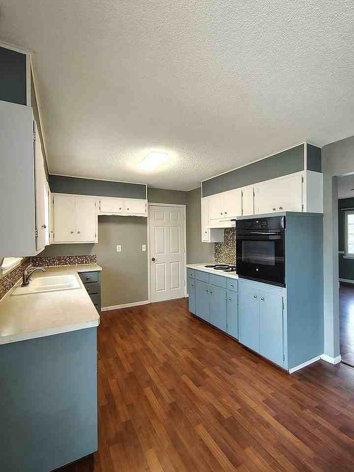 1208 Scott Dr - Photo 2 of 6