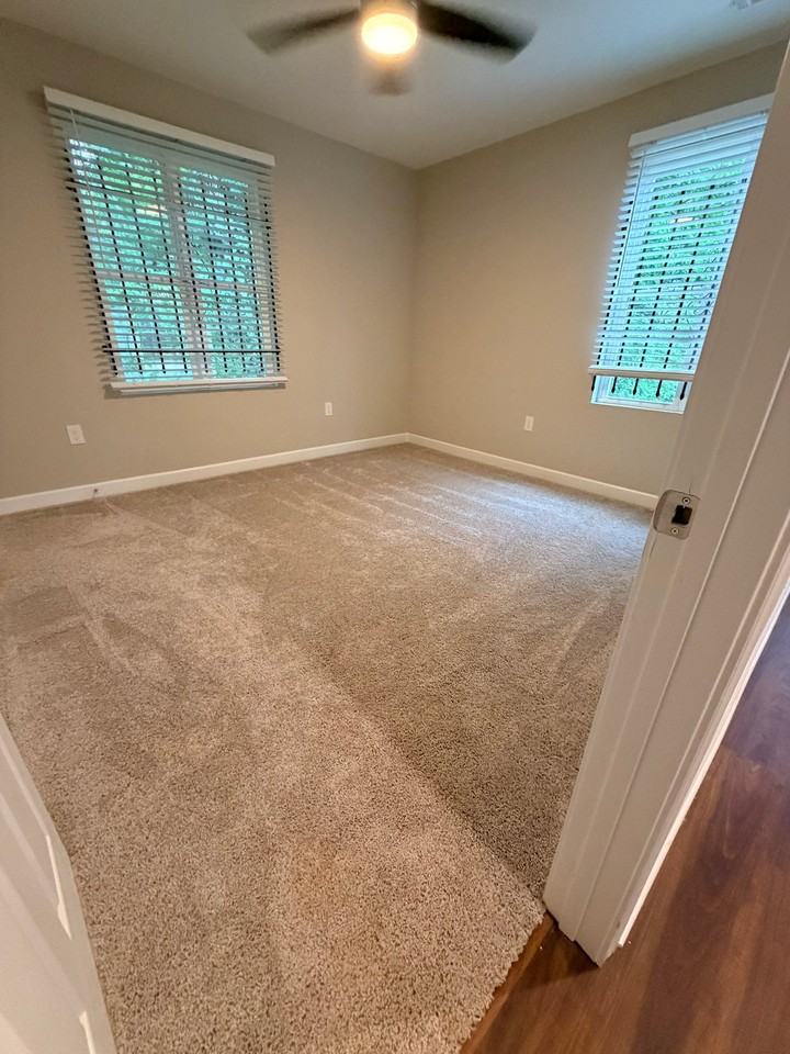 1104 Oak Knoll Ter Se - Photo 2 of 7