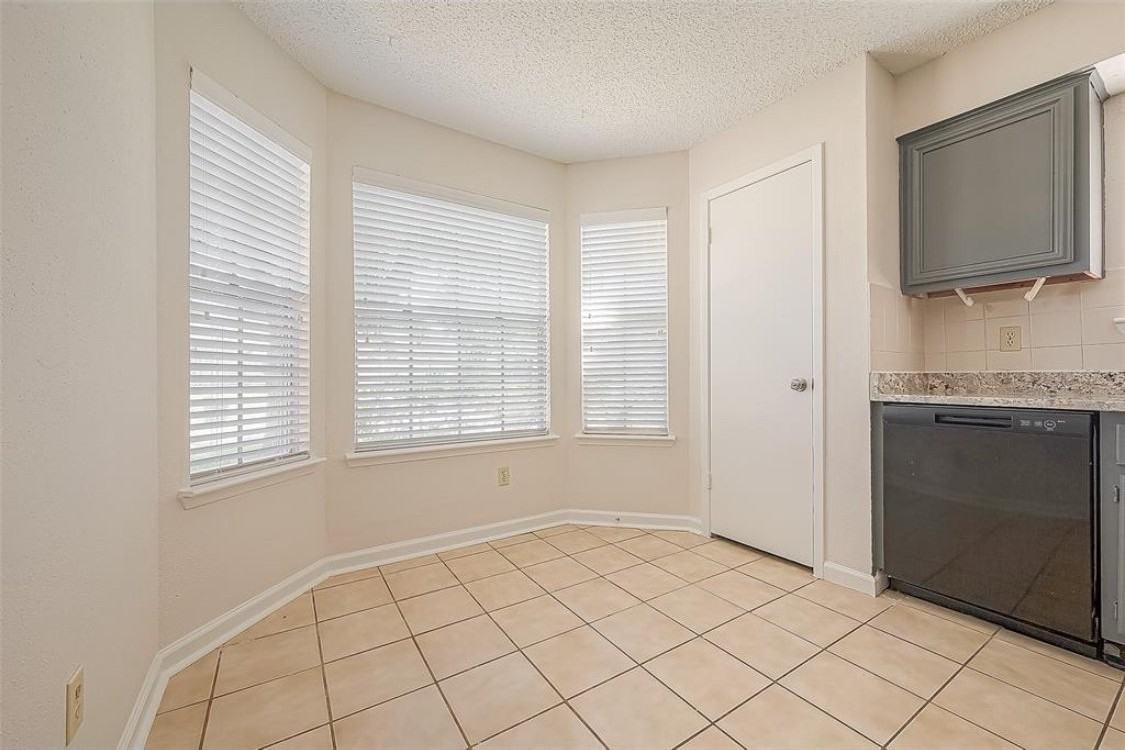 12423 Tambourine Dr - Photo 5 of 16