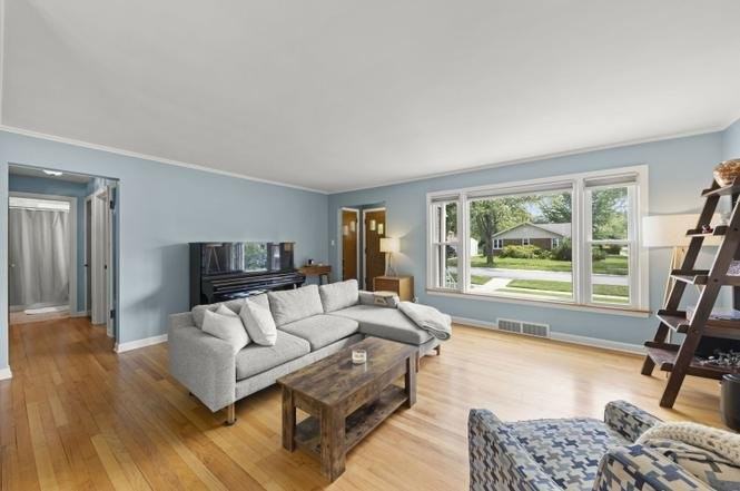 18466 Gottschalk Ave - Photo 3 of 12