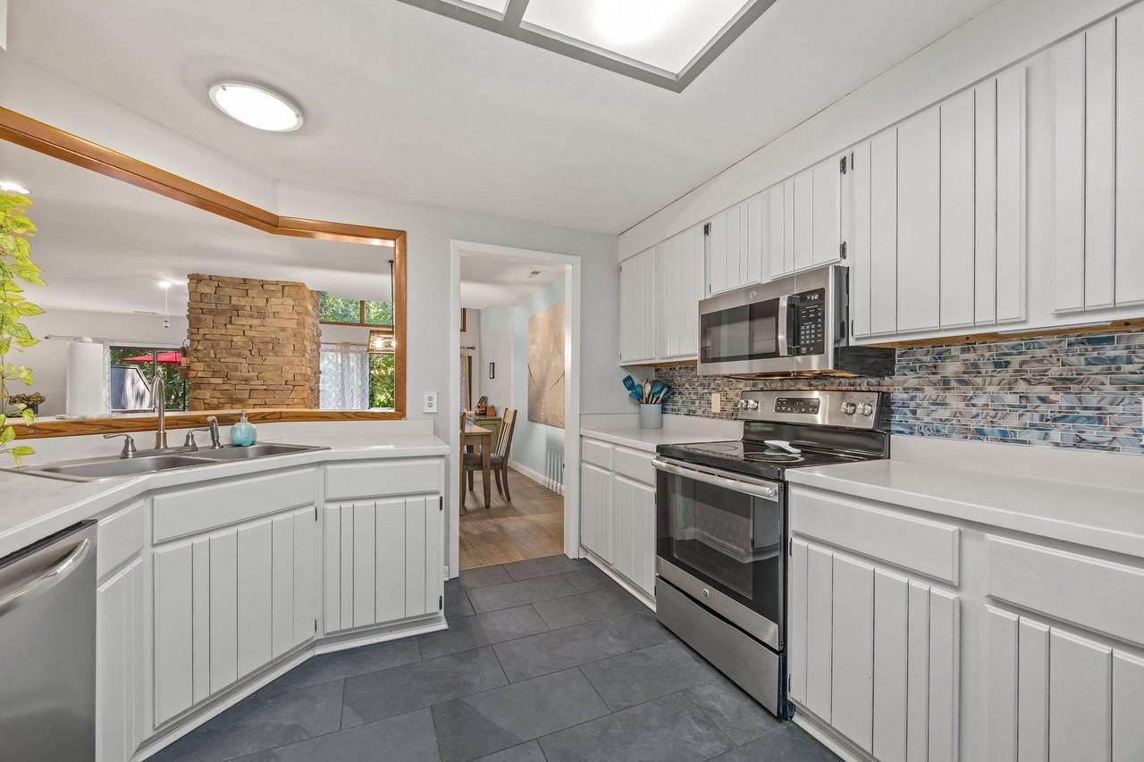 4321 Sunscape Ln - Photo 3 of 14