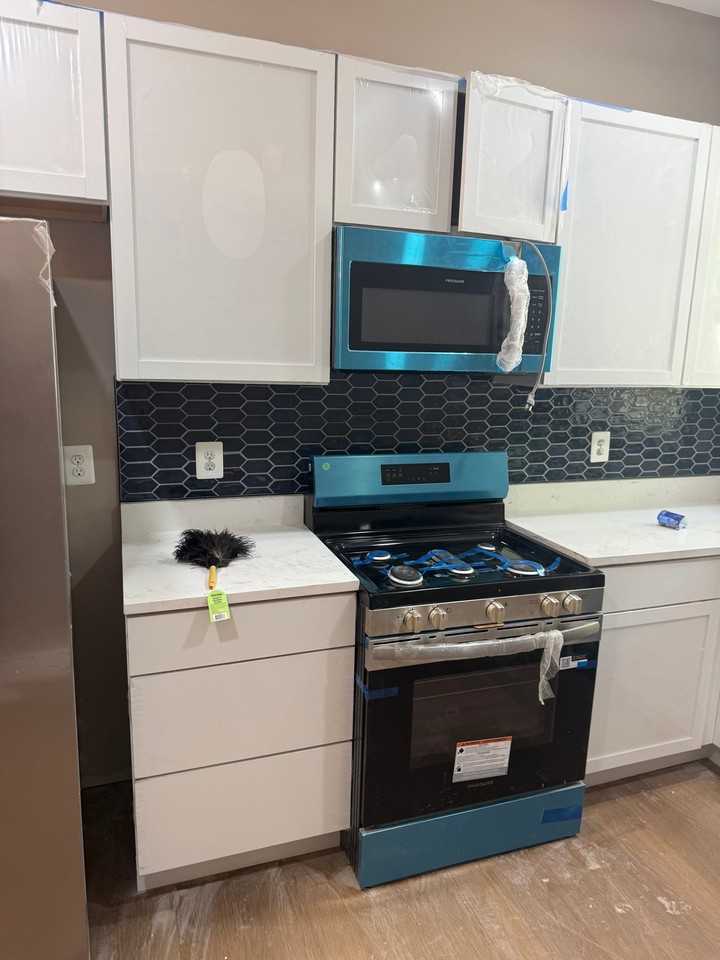 748 Dolphin St - Photo 2 of 17